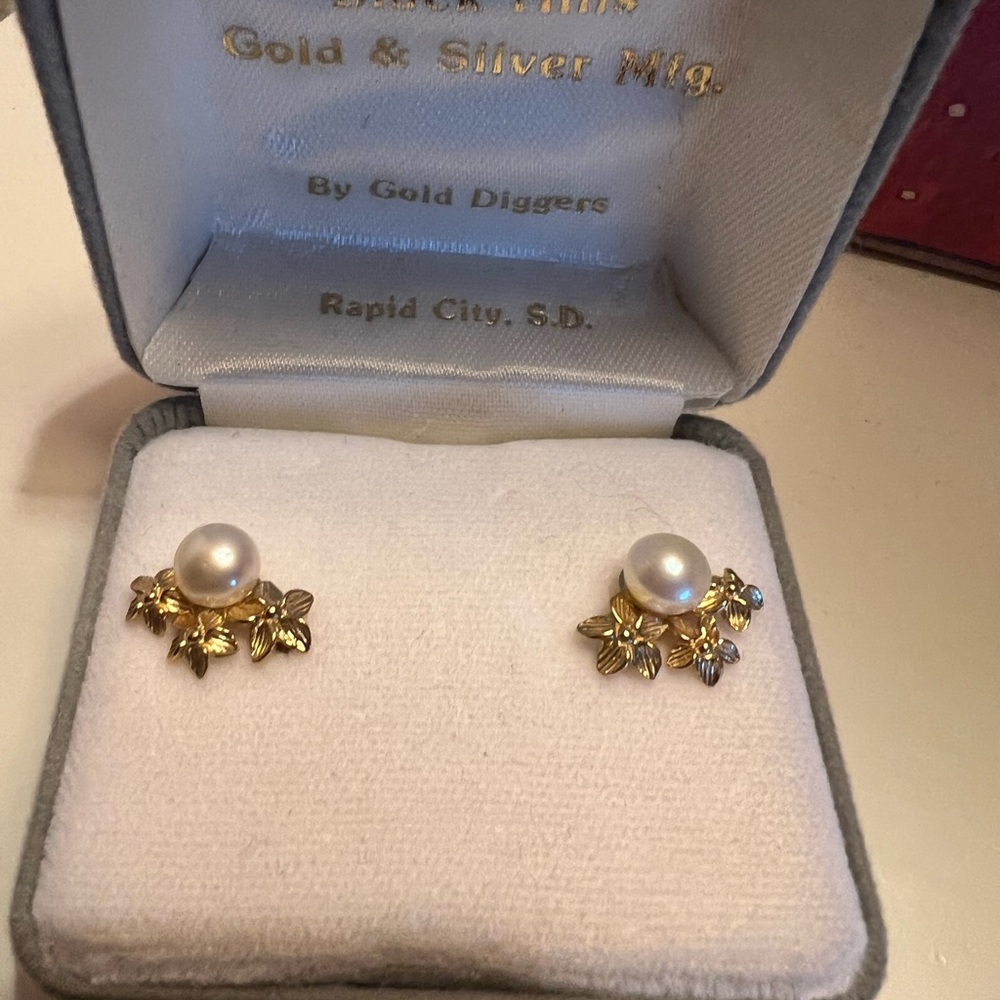 Gold Diggers - Black Hills Gold Floral Pearl Stud Earrings.